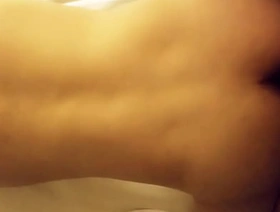 炮友一边吃鸡，一边用软件约人玩3p gay japan vintage porn