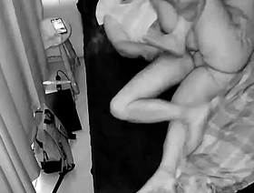 Fudendo o gay embaixo do edredom na cama do malandro, fodendo de ladinho com vontade no pau grosso fazendo ele gemer bem gostoso com tesão. chinese movie gay porn