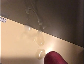 公衆トイレで射精 korean dirty talk gay porn