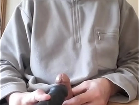 je me caresse le frein de la bite avec mon gode vibro, belle éjaculation, sg gay porn