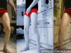 Maduro delgado muestra la verga en calzones rojos fetiche exhibicionista Alejandro Simoom Video porno Gay erótico trance video japan gay porn