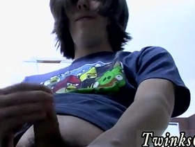 Free asian porn video An obstacle uncircumcised guy embarked by peeing his korean jubilant big dick porn