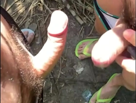 COMI UM DESCONHECIDO QUE ESTAVA BATENDO UMA NA TRILHA. gay porn malaysia twitter