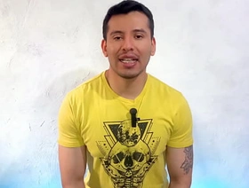 Encuentro a mi Roomie Haitiano masturbando sus 25cm de vergota y me termina rellenando el culo a pelo korean spy unconcerned porn