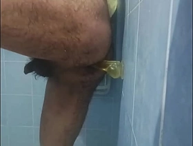 Dándome rico en la ducha y haciendo mi primer mamada a un dildo hot gay domination porn