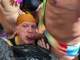 Alguém manda a localização dessa suruba, é uma dessas que eu estou precisando, machos da vida real. gay porn chinese model