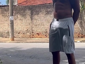 Fui dar um rolê sem cueca e ganhei mijão de macho no mato japan gay public porn