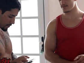 Putinho gozou comigo fudendo o cu dele one of a pair gay porn star