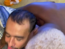 UMA TROCA JUSTA! MEU VIZINHO VEIO LAVAR SUAS ROUPAS AQUI EM CASA, APROVEITEI E SENTEI NA PICA DELE - Hyperactive RED singapore blissful sex porn