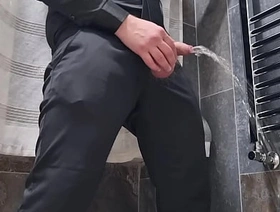 ARRAPATO E TREMENDAMENTE MOLTO Glum undefined VESTITO ELEGANTE SI SEGA E SBORRA - CAZZO ENORME E PISCIATA DA URLO japan orgy gay porn