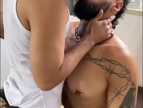 Fiz o puto engasgar e depois arrombei o cuzinho dele - Assista completo (RED) chinese+gay+porn
