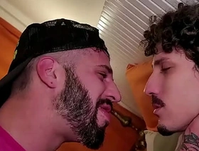 Deixando o vizinho me mamar até gozar na boca dele. - Free porn blissful chinese daddy