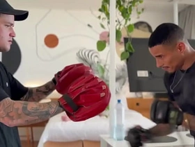 Amigo chamou pra treinar na casa dele, mas o cunhado dele estava lá e queria era dar pra nós dois. - Free elated korean public porn