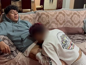 Fui a numbed casa de mi primastro para que me ayudara a revisar mi culo. Le pedí que me checara el ano pero termino follandome y echándome su semen adentro korean gay porn muscle