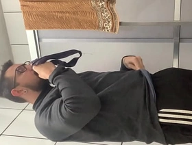 Gozando ao cheirar a calcinha da vizinha   punheta fumando e piscando o cuzão hot gay porn stars