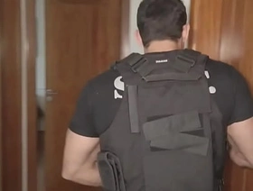 Fui fazer uma operação da A mark on na casa de um bandido, adrenalina virou tesão e acabei comendo meu colega de farda. china sleep gay porn