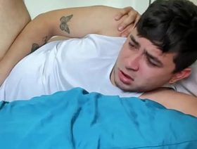 Padrastro confunde accidentalmente a su hijastro dejando su culo abierto y lleno de un montón de creampie gay porn korean lose one's heart to