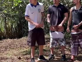 Suruba no mato com os amigos do futebol. asia teen gay porn