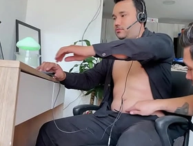 Doll-sized me puedo resistir y le entrego mi culo a mi padrastro mientras está trabajando y estamos solos hot despondent gay porn video