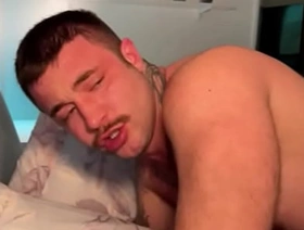 Muito Leite de dois PAUZUDO ESCORRENDO NO RABO DO PASSIVO DUPLA PENETRAÇÃO chinese sauna gay porn