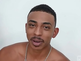 Bastidores de um ensaio fotográfico bem diferente! malaysia gay indian chub core porn