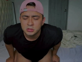 El novio de mi hermana me despierta de chilling siesta para comerme el culo a pelo porque estaba muy caliente hot best gay porn