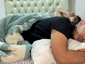 Padrastro me confunde cuando duermo me come el culo a pelo y me lo deja lleno de leche caliente gay porn hot kissing