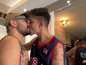 SAFADO VEIO FUDER COMIGO E ENCHI O CUZINHO DE LEITE chinese gay moaning porn