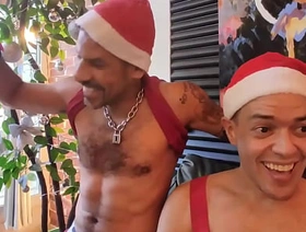 AMIGO SECRETO DE CÚ É RÔLA . SURUBA BAREBACK COM PAPAI NOEL phim gay porn vietnam