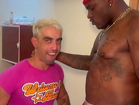 negão dotado americano fudendo cu de afeminado gay hot twink porn