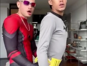 Tem dias que os heróis só querem se pegar e gozar. japan gay porn group