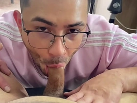 Amigo Simple English experimenta chupar polla verga por primera vez y le acabo en la cara queda todo lleno de leche asia gay sex porn