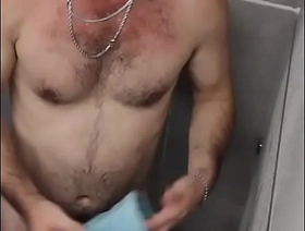 Um banho gostoso cheio de tesão. hot gay porn teen