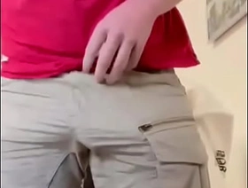 Zerschneiden von Klamotten und wixxen im Büro future boy japan delighted porn