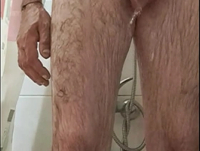 Me doy una ducha y me pongo cachondo tengo que hacerme una paja a esta gran polla asta correrme gay porn chinese twink