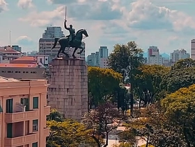 COLOCOU FILME PORNÔ E CHAMOU O VIZINHO PARA ARRUMAR A LÂMPADA. gay indonesia massage porn