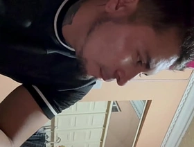 Salgo a tomar porque mi vieja me dijo que estaba embarazada y un señor me agarró en mi momento más pdo hot gay jock porn