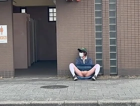 女装子まゆちゃんが公園駐車場のトイレ前でロングスカートでパンチラ露出を楽しんでいたのにがまんしきれずパンツを脱いで下半身丸出し露出プレイを楽しむ chinese solo porn gay