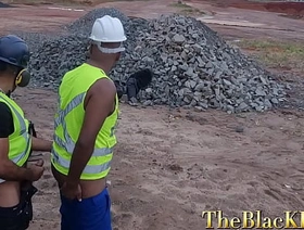 Funcionários da prefei.... da cidade fudendo escondido na obras. taiwan gay porn twitter