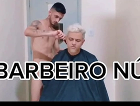 Atendimento TOP do Barbeiro mais gostoso do Brasil o Barber shop putao. Recebeu pica como pagamento. hot gay sex porn videos