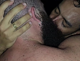 Personal trainner foi seduzido por seus amigos e levado ao porão do sexo, suor, e muito tesão até gozarem deliciosamente - FULL SHEER.COM japan gay porn train