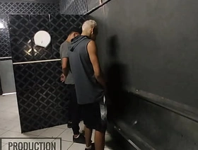 Pegação no banheirão do clube de sexo hot asian gay porn stars