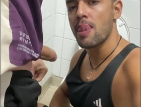 MAMANDO UM VAGABUNDO DE PICA ROSADA Itty-bitty BANHEIRO thailand chisel gay porn