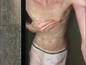 Novinho tomando banho e mostrando pica japan cheerful porn handsome