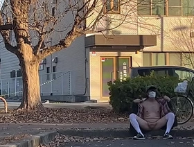 女装子まゆちゃんがどこかの駐車場で全裸に羽織っていたアウターの前を広げて露出プレイをするその真後ろを人が通り過ぎていく hot russian gay porn