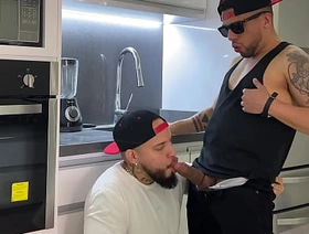 Luego del gym nos mamamos las vergas para relajarnos hot hindi gay porn