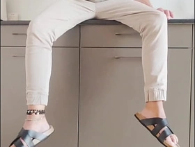 wichsen in birkenstock sandalen in der küche hot gay uncle porn
