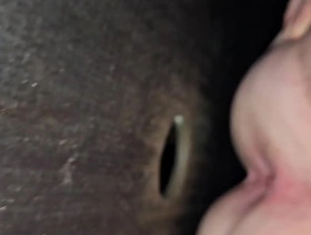 COROA SÓ QUERIA SE ALIVIAR, ENTROU EM UMA CABINE DE SEXO E PEGOU DUAS ROLAS GRANDES. hot desi indian gay porn