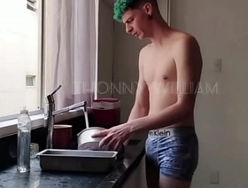 Novinho só de cueca se exibindo para os vizinhos indonesia gay porn sex