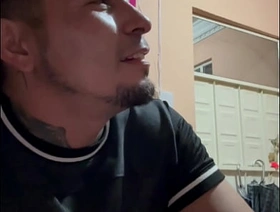 Cuando ando pasado de copas, todos los vatos se me hacen guapos y dejo que me destrocen gay porn very hot